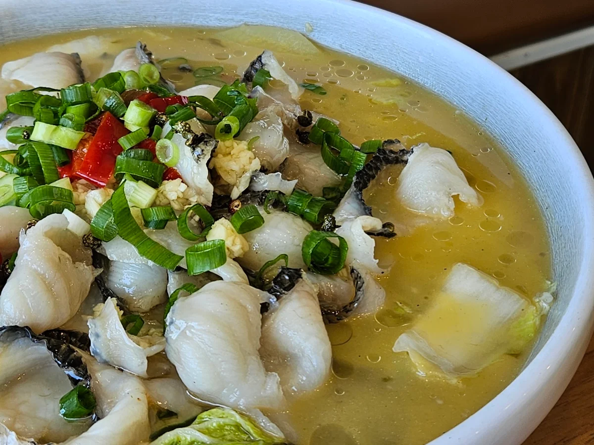 Fish Pot with Green Onions 葱香鱼片